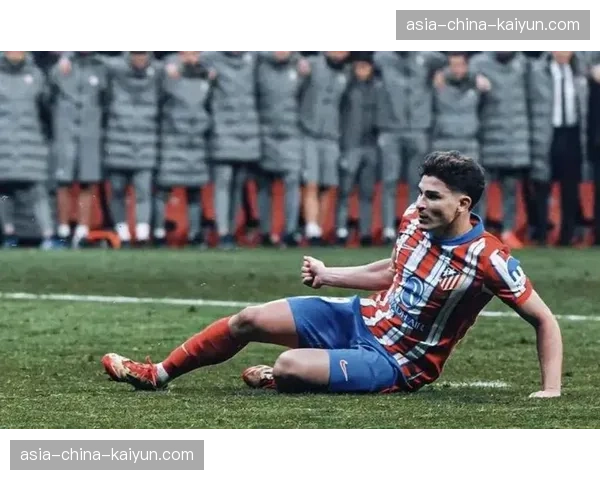 欧足联公布半决赛裁判名单，争议判罚成关注焦点